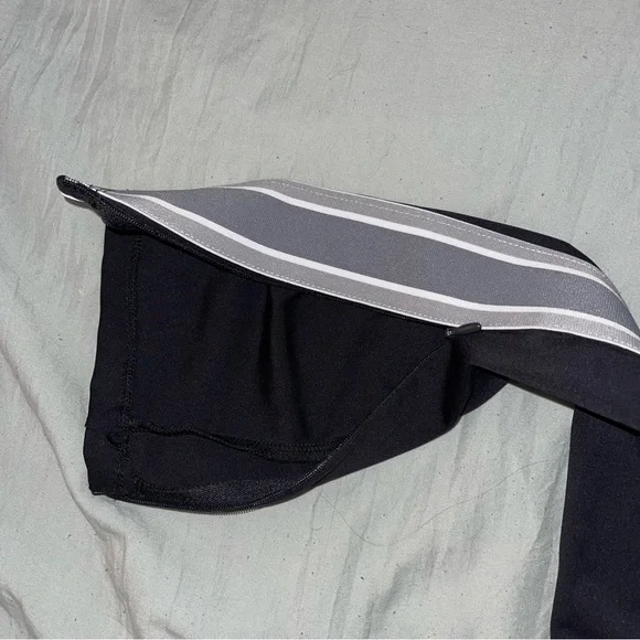 NWT Fabletics High Waisted Zipper Leggings - Picture 2 of 3